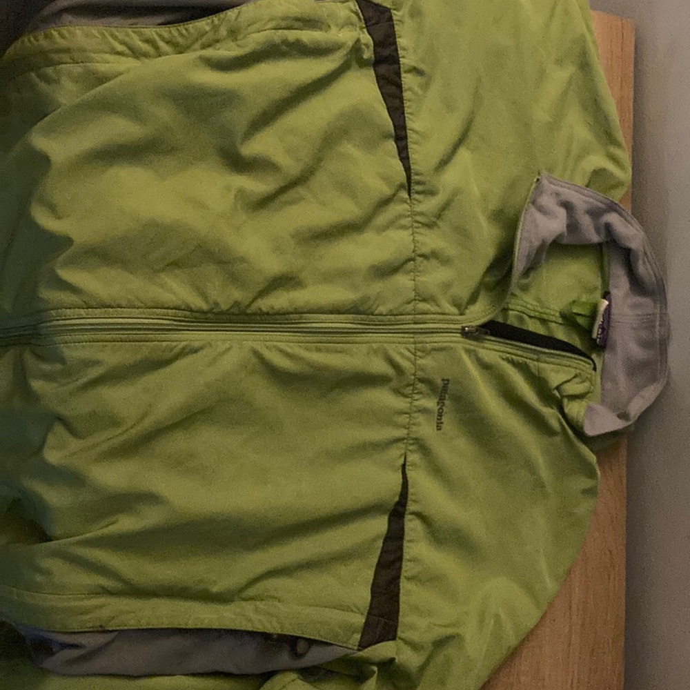 Patagonia wind breaker, size large